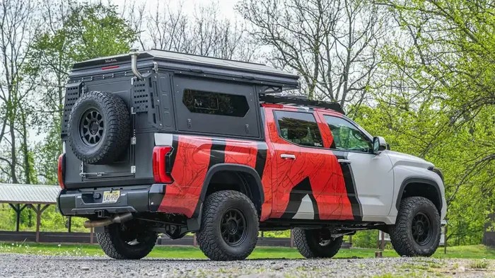 Alu-Cab ModCAP Camper for Full-Size Trucks 5.5‘ Bed