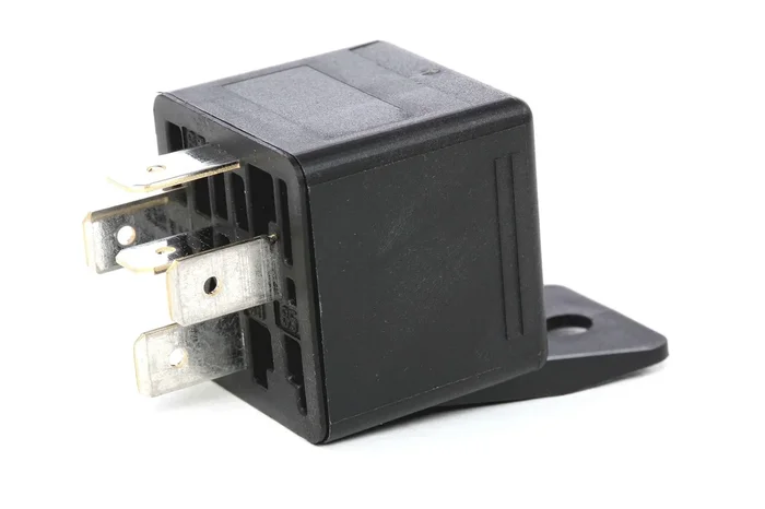 Bosch Relay 12V 30A with bracket and dual otlets