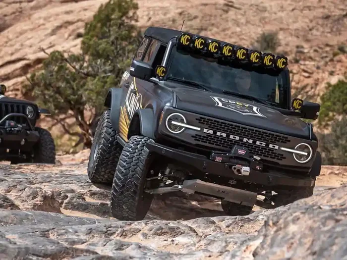 ICON 2021-2022 FORD BRONCO HOSS 1.0 PKG 1.375-3″ LIFT STAGE 2 SUSPENSION SYSTEM WITH TUBULAR UPPER CONTROL ARMS – K40002T